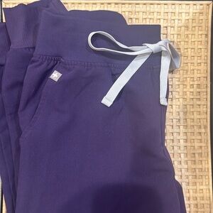 Purple Jam Zamora High Waisted - Petite Jogger Scrub Pants
LIMITED EDITION
S